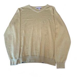 Men's V-Neck Lightweight Sweater in Olive Green